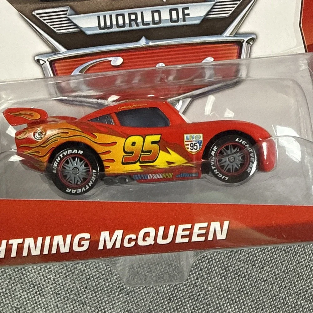 Disney World of Cars World Grand Prix WGP Lightning McQueen